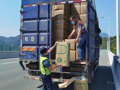 惠清高速突發(fā)貨物灑落事故，運輸設(shè)備租賃服務(wù)緊急馳援