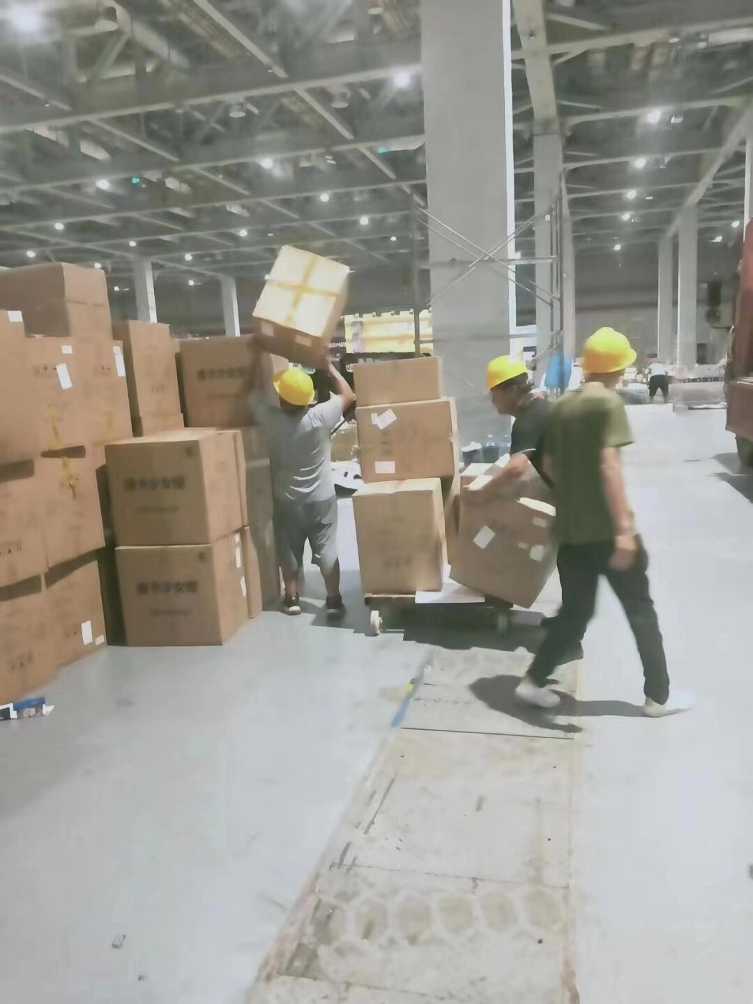 專業(yè)臨時搬運(yùn)裝卸服務(wù) 覆蓋搬家、廠房搬遷與設(shè)備運(yùn)輸